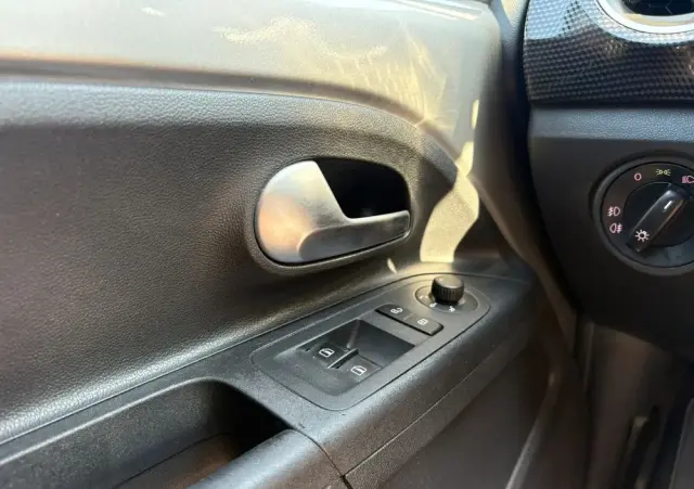 VOLKSWAGEN Up! Active