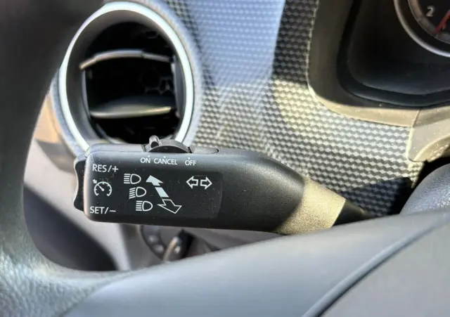 VOLKSWAGEN Up! Active