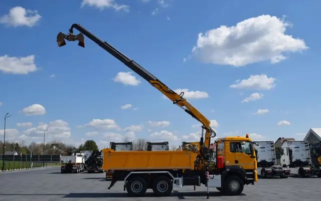 MAN TGS 26.400 / 6x4 / EURO 6 / UDT / HDS FASSI 165 / WYSUW x3 / ROTATOR / CHWYTAK / STEROWANIE RADIOWE / WZMOCNIONA RAMA / WYWROTKA / HYDROBURTA / AUTOMAT / 2017 / NOWE OPONY - 100% / NISKI PRZEBIEG / STAN IDEALNY / SPROWADZONY 