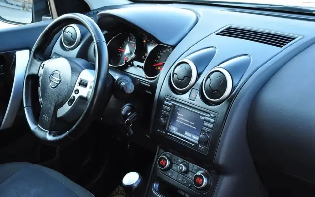 NISSAN Qashqai+2 2.0 Acenta