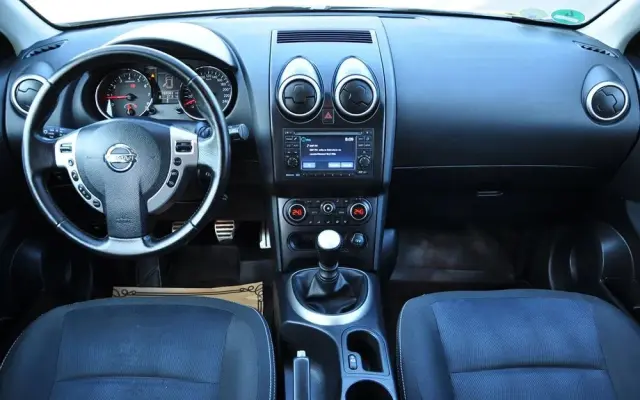 NISSAN Qashqai+2 2.0 Acenta