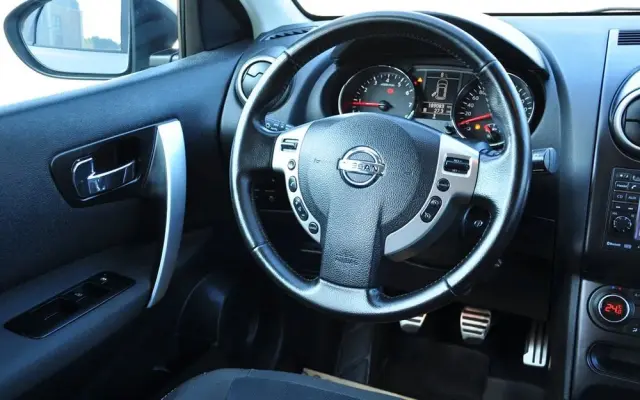 NISSAN Qashqai+2 2.0 Acenta