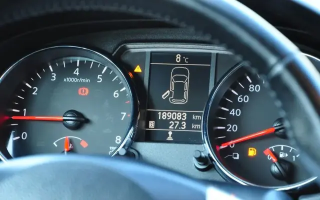 NISSAN Qashqai+2 2.0 Acenta