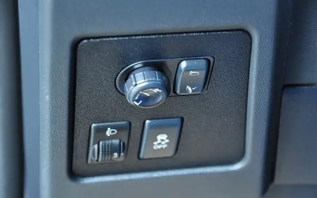 NISSAN Qashqai+2 2.0 Acenta