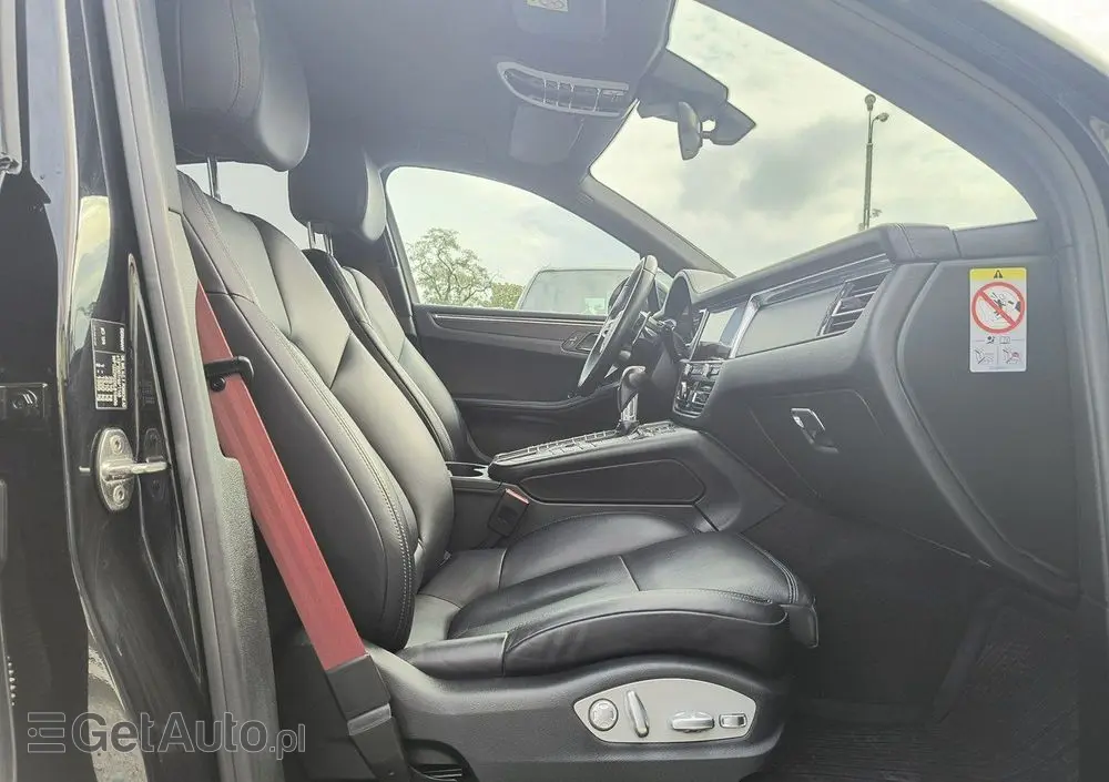 PORSCHE Macan 