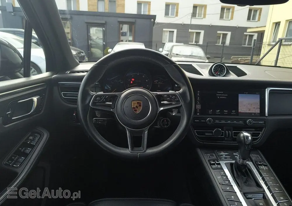 PORSCHE Macan 