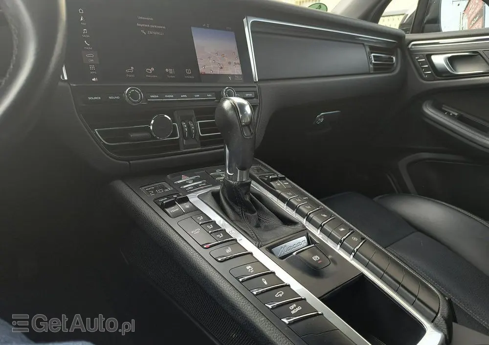 PORSCHE Macan 