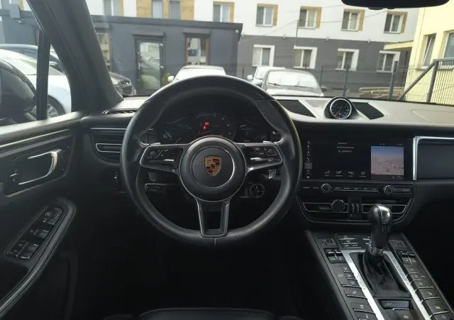 PORSCHE Macan 