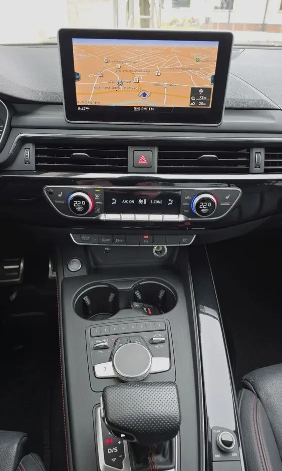 AUDI A4 Limousine 2.0 TFSI quattro S tronic sport