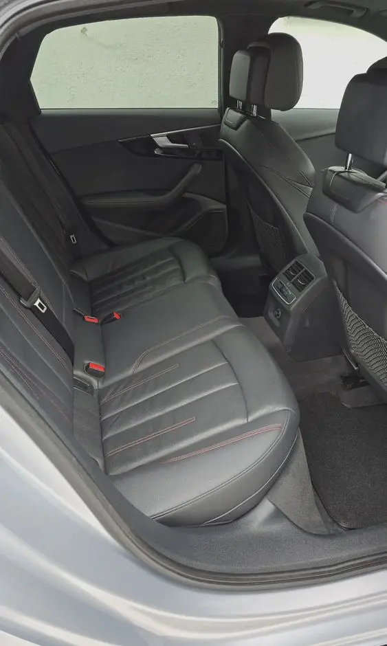 AUDI A4 Limousine 2.0 TFSI quattro S tronic sport