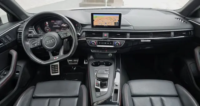 AUDI A4 Limousine 2.0 TFSI quattro S tronic sport