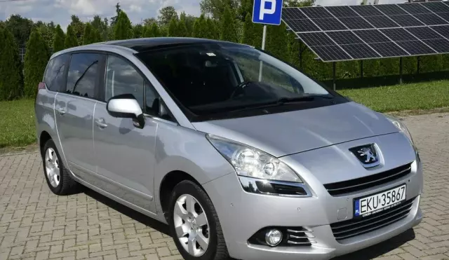 PEUGEOT 5008 