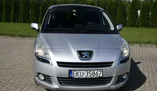 PEUGEOT 5008 