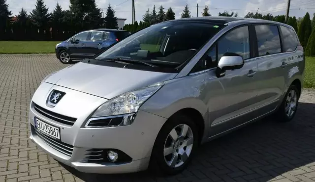 PEUGEOT 5008 