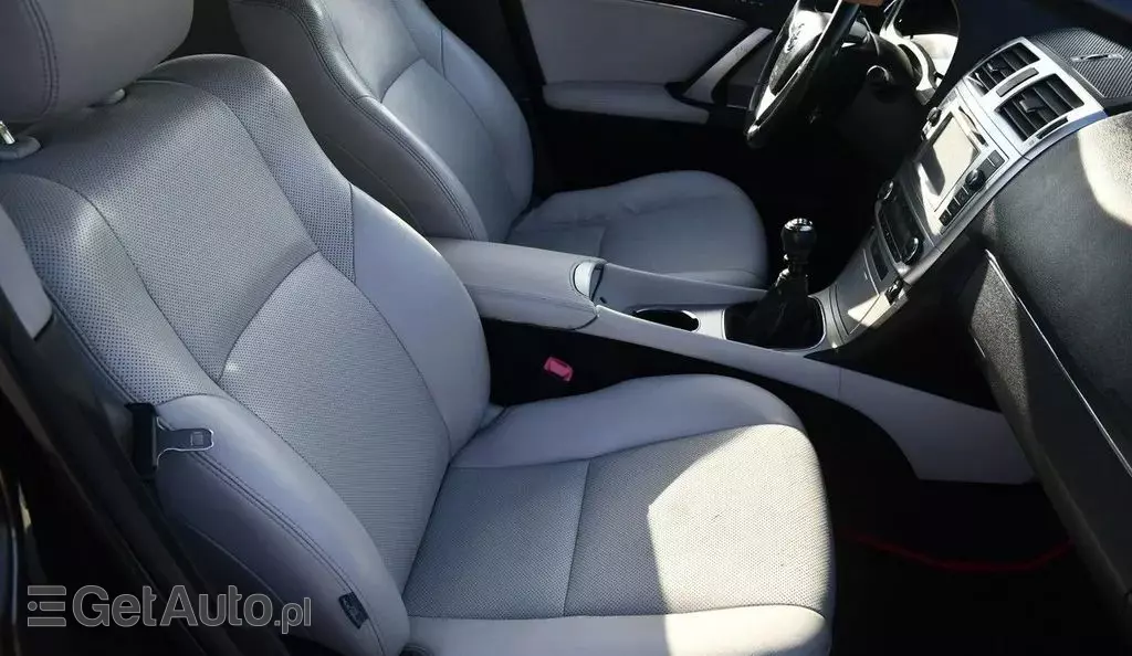 TOYOTA Avensis 