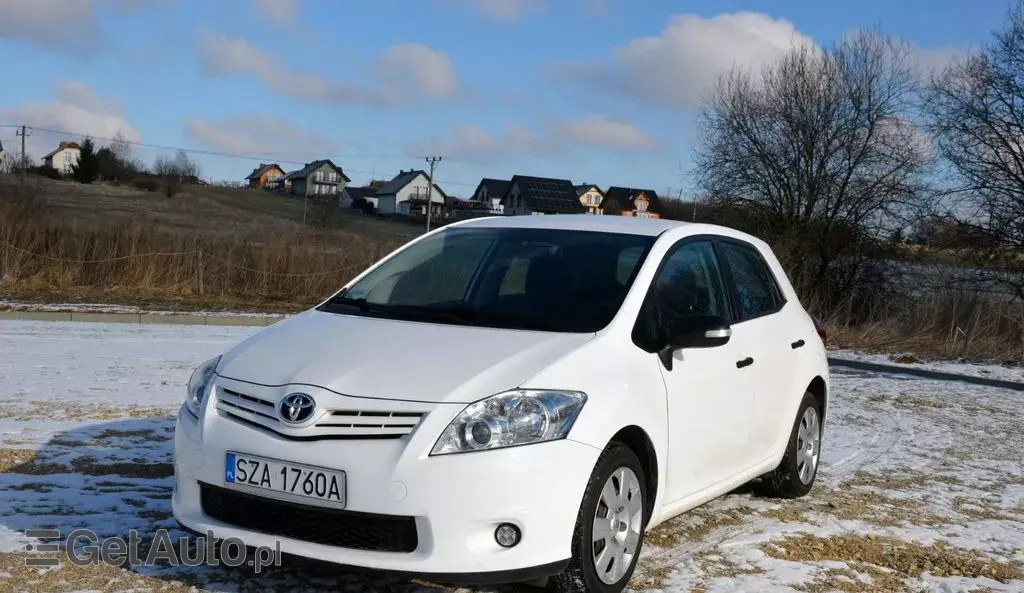TOYOTA Auris 