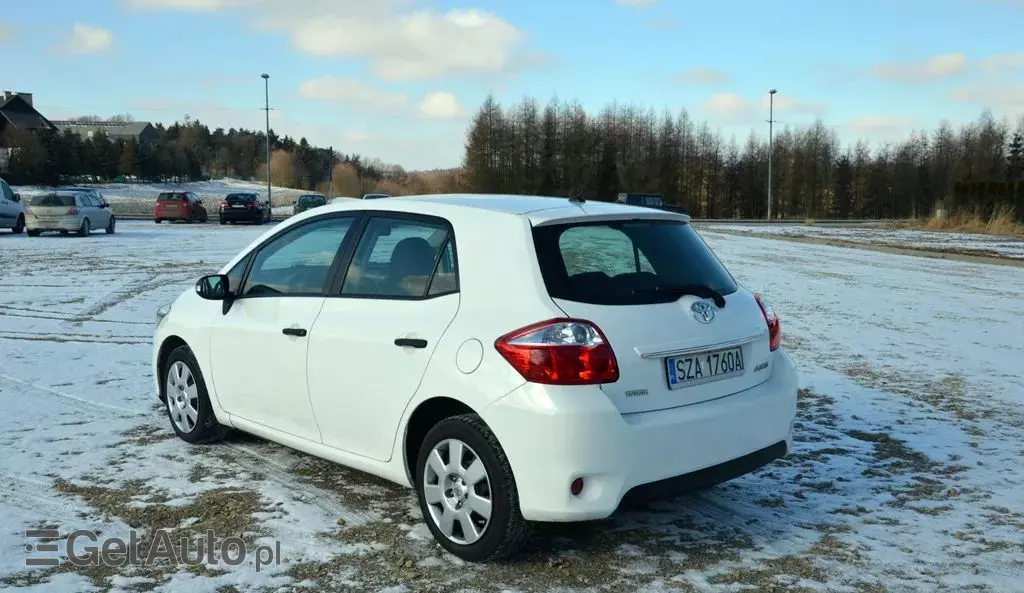 TOYOTA Auris 