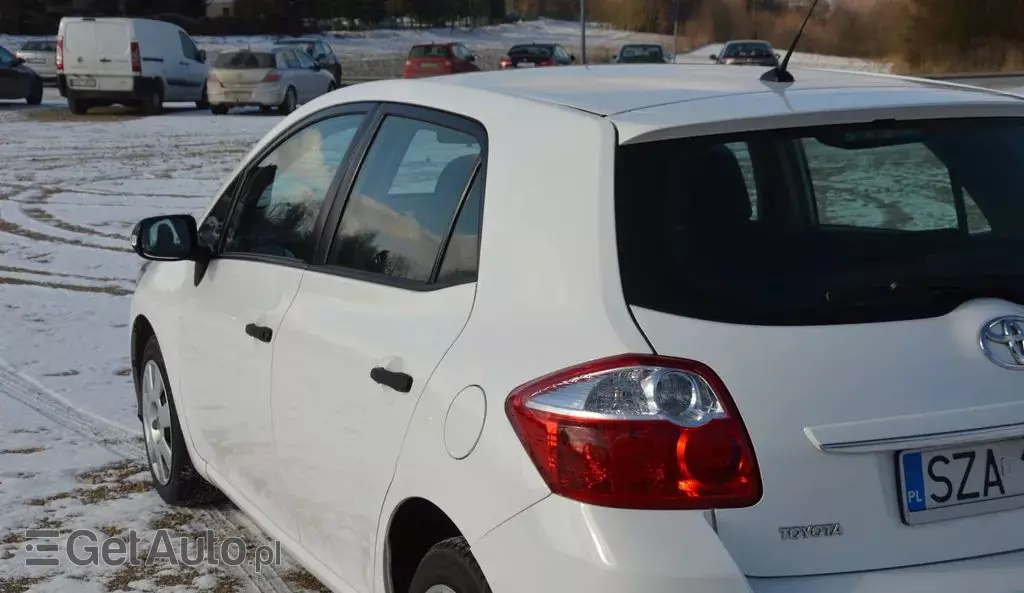 TOYOTA Auris 