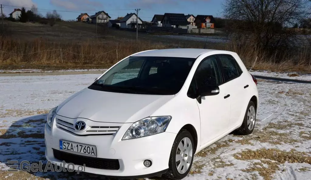 TOYOTA Auris 
