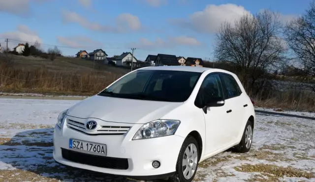 TOYOTA Auris 