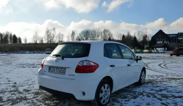 TOYOTA Auris 