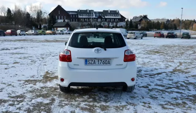 TOYOTA Auris 