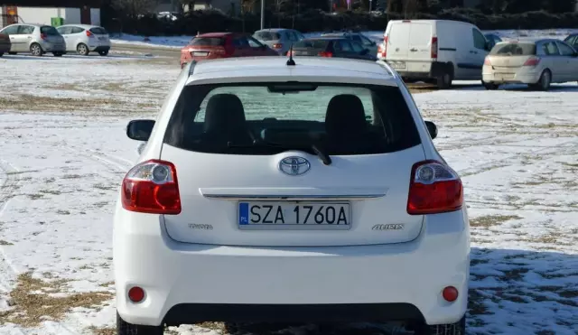TOYOTA Auris 