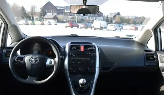 TOYOTA Auris 
