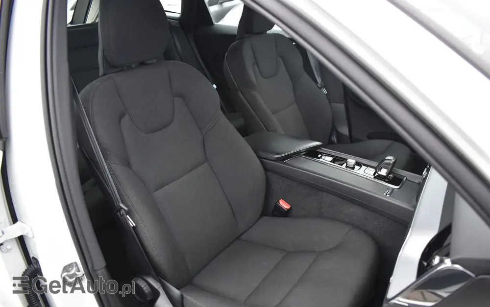 VOLVO XC 60 B4 D AWD Momentum Pro