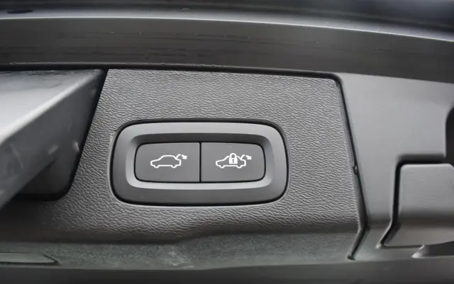 VOLVO XC 60 B4 D AWD Momentum Pro