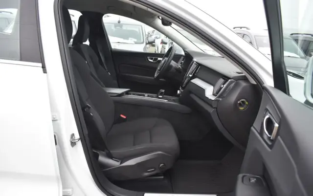 VOLVO XC 60 B4 D AWD Momentum Pro