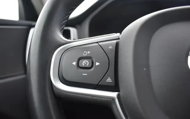 VOLVO XC 60 B4 D AWD Momentum Pro