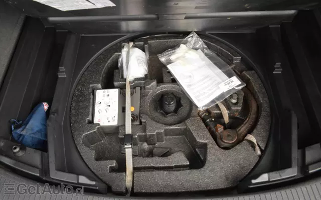 VOLKSWAGEN Touran 2.0 TDI DPF BlueMotion Technology Highline