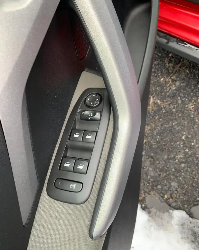 PEUGEOT 2008 PureTech 110 Stop&Start Crossway