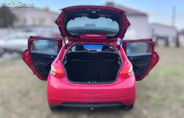 PEUGEOT 208 Allure Aut.