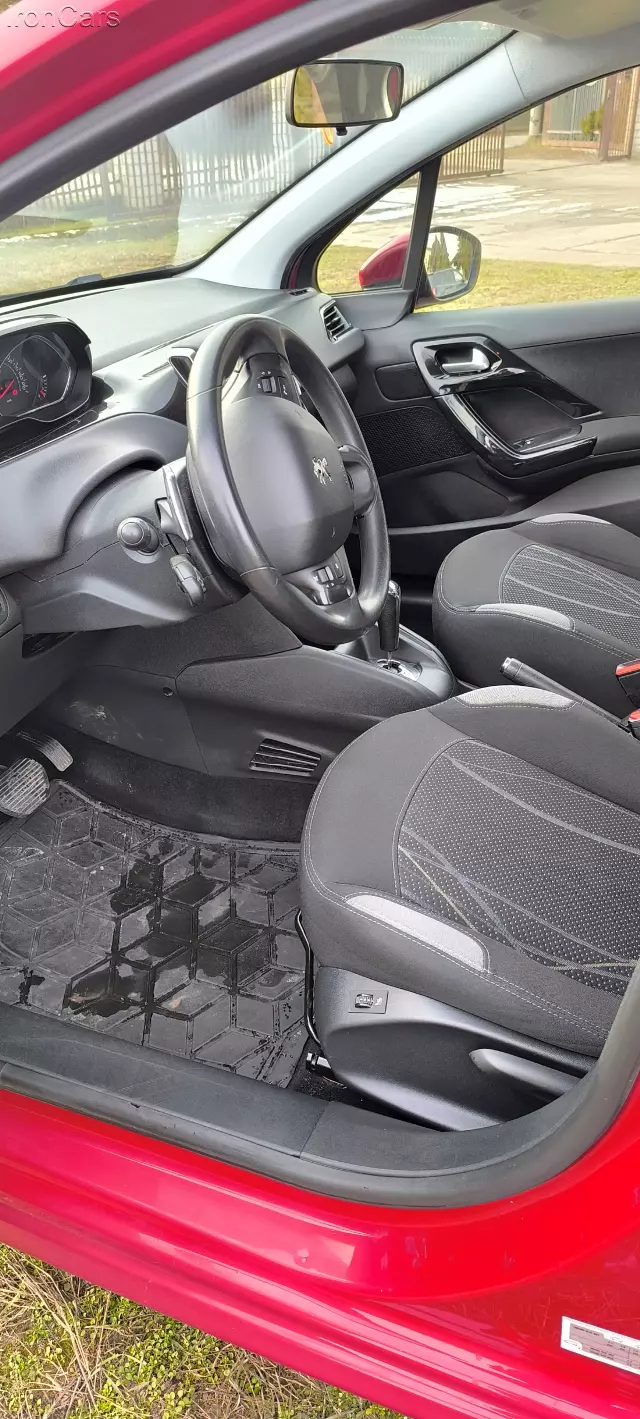 PEUGEOT 208 Allure Aut.