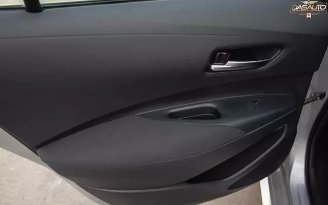 TOYOTA Corolla 1.8 Hybrid Business Edition