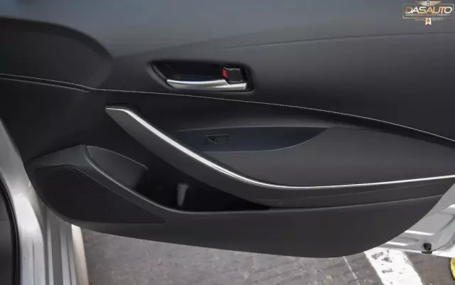 TOYOTA Corolla 1.8 Hybrid Business Edition