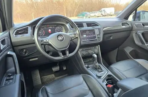 VOLKSWAGEN Tiguan 