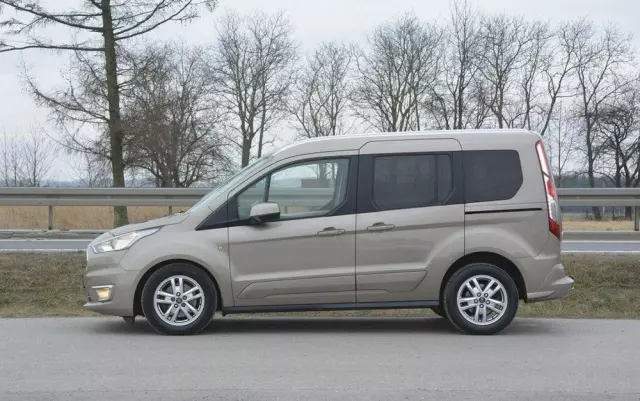 FORD Tourneo Connect 1.5 EcoBlue Start-Stop Titanium