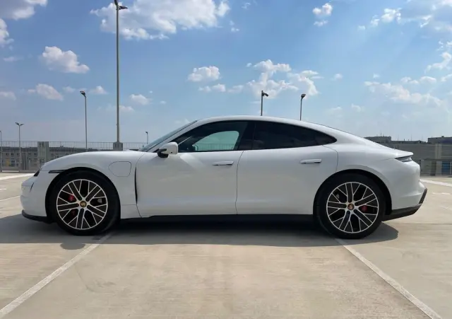 PORSCHE Taycan 4S Performance Plus