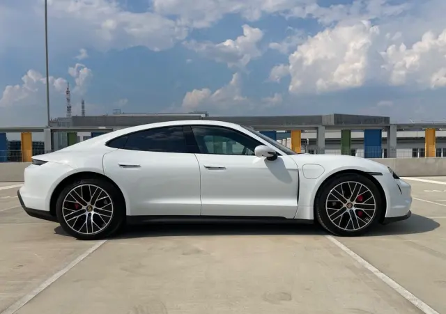 PORSCHE Taycan 4S Performance Plus