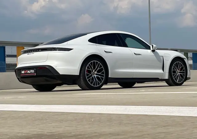 PORSCHE Taycan 4S Performance Plus