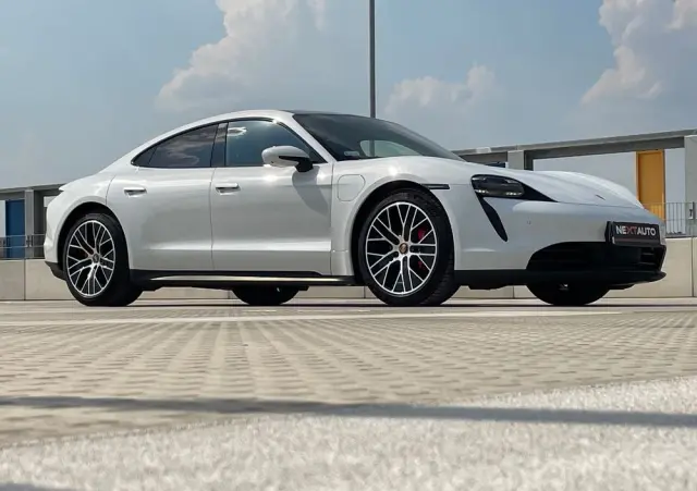 PORSCHE Taycan 4S Performance Plus