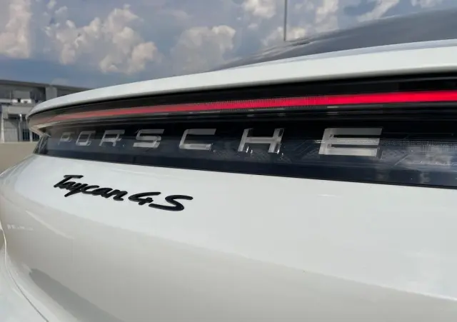 PORSCHE Taycan 4S Performance Plus