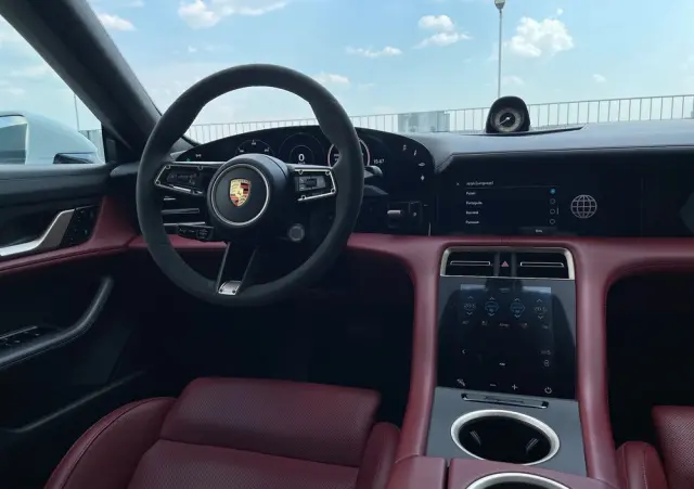 PORSCHE Taycan 4S Performance Plus