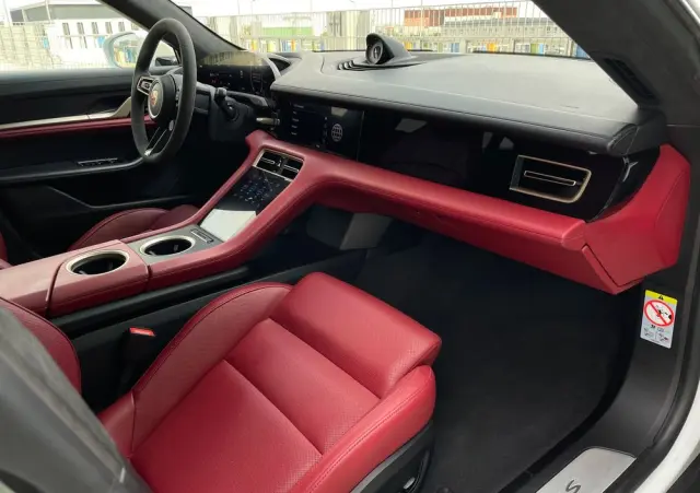 PORSCHE Taycan 4S Performance Plus