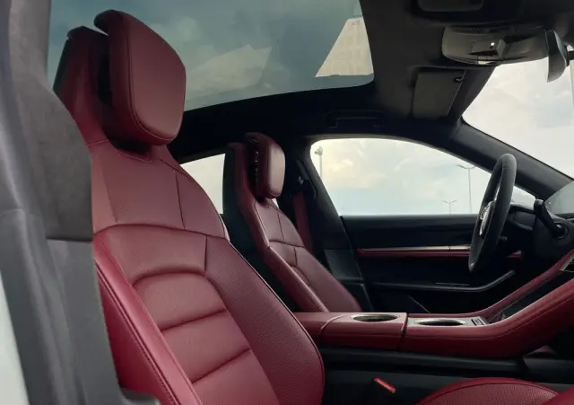 PORSCHE Taycan 4S Performance Plus