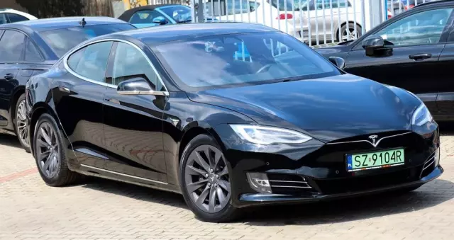 TESLA Model S Dual Motor Allradantrieb