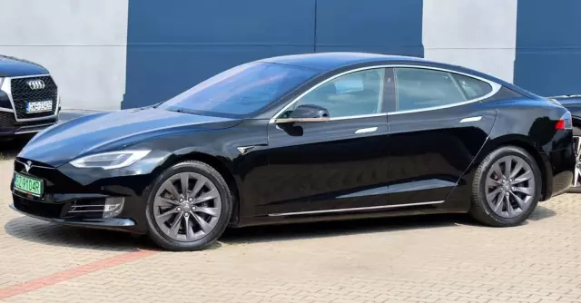 TESLA Model S Dual Motor Allradantrieb